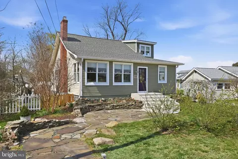 7806 Summit Dr, Pasadena, MD 21122