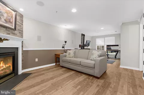 Living - 1327 Peppertree Ct, Crofton, MD 21114 photo 2 of 3