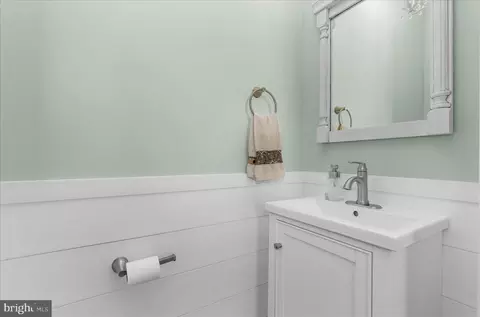 Bath - 1327 Peppertree Ct, Crofton, MD 21114 photo 1 of 6