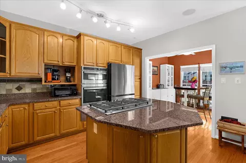 Kitchen - 1327 Peppertree Ct, Crofton, MD 21114 photo 2 of 3