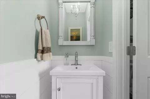 Bath - 1327 Peppertree Ct, Crofton, MD 21114 photo 2 of 6