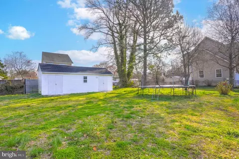 Exterior - 3715 5th Ave, Edgewater, MD 21037 photo 4 of 9