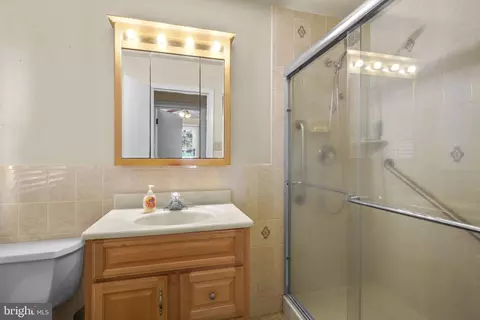 Bath - 3715 5th Ave, Edgewater, MD 21037 photo 1 of 2
