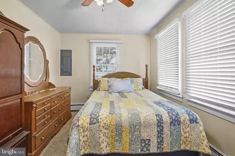 Bedroom - 3715 5th Ave, Edgewater, MD 21037 photo 1 of 4
