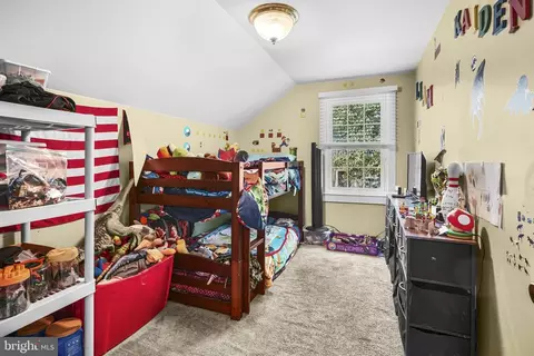 Bedroom - 3715 5th Ave, Edgewater, MD 21037 photo 3 of 4