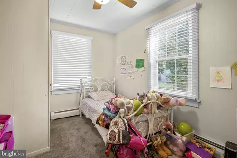 Bedroom - 3715 5th Ave, Edgewater, MD 21037 photo 2 of 4
