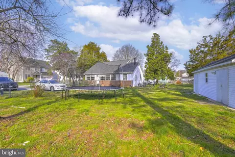 Exterior - 3715 5th Ave, Edgewater, MD 21037 photo 3 of 9
