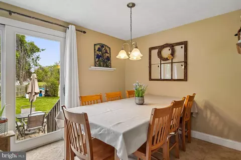 Dining - 1643 Revell Downs Dr, Annapolis, MD 21409 photo 2 of 2