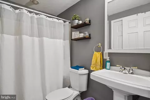 Bath - 1643 Revell Downs Dr, Annapolis, MD 21409 photo 2 of 2