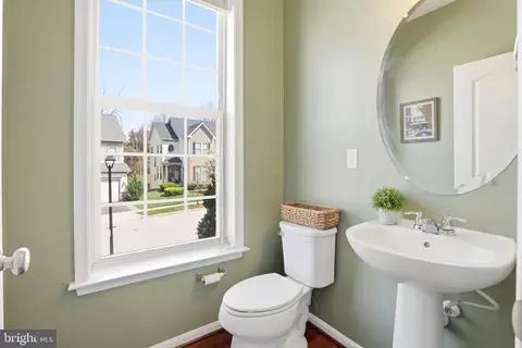 Bath - 876 Nancy Lynn Ln, Arnold, MD 21012 photo 1 of 2