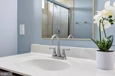Bath - 876 Nancy Lynn Ln, Arnold, MD 21012 photo 2 of 2