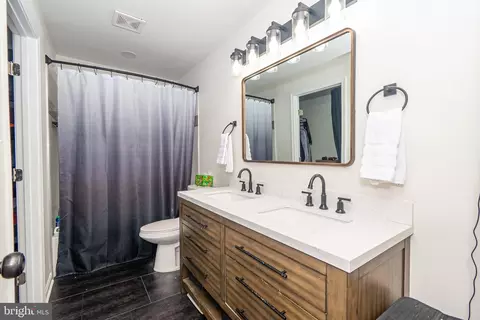 Bath - 5316 Disney Ave, Baltimore, MD 21225 photo 3 of 4