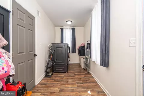 Entry Way - 5316 Disney Ave, Baltimore, MD 21225 photo 3 of 4