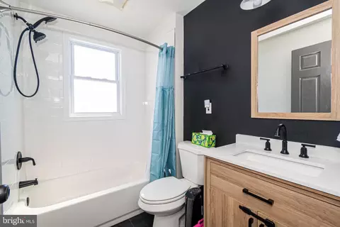 Bath - 5316 Disney Ave, Baltimore, MD 21225 photo 4 of 4
