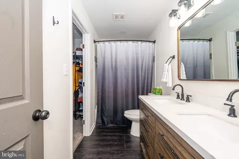 Bath - 5316 Disney Ave, Baltimore, MD 21225 photo 2 of 4