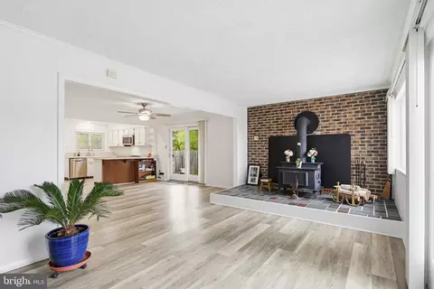 Living - 3893 Cotter Dr, Edgewater, MD 21037 photo 6 of 7