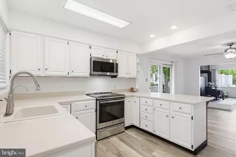Kitchen - 3893 Cotter Dr, Edgewater, MD 21037 photo 2 of 3