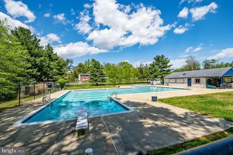 Exterior - 122 E Bay View Dr, Annapolis, MD 21403 photo 4 of 12
