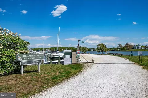 Exterior - 122 E Bay View Dr, Annapolis, MD 21403 photo 7 of 12