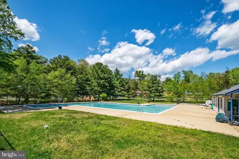 Exterior - 122 E Bay View Dr, Annapolis, MD 21403 photo 5 of 12
