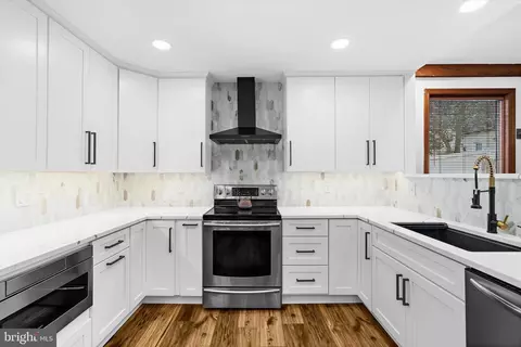 Kitchen - 7731 Walters Rd, Pasadena, MD 21122 photo 2 of 3
