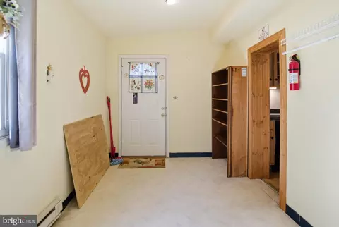 Entry Way - 708 213th St, Pasadena, MD 21122 photo 3 of 4