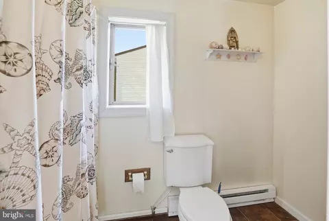 Bath - 708 213th St, Pasadena, MD 21122 photo 1 of 1