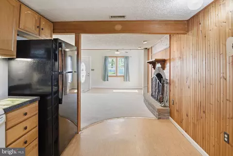 Entry Way - 708 213th St, Pasadena, MD 21122 photo 2 of 4