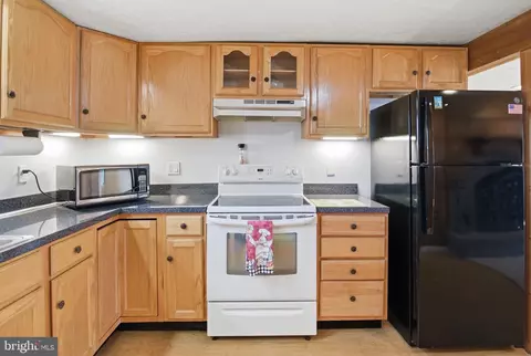 Kitchen - 708 213th St, Pasadena, MD 21122 photo 3 of 3