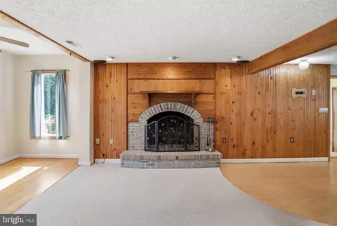 Living - 708 213th St, Pasadena, MD 21122 photo 2 of 2