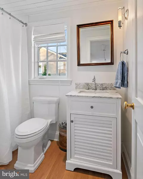 Bath - 313 Washington St, Annapolis, MD 21403 photo 8 of 9