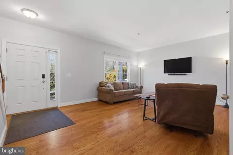 Entry Way - 7717 Colonial Beach Rd, Pasadena, MD 21122 photo 1 of 6