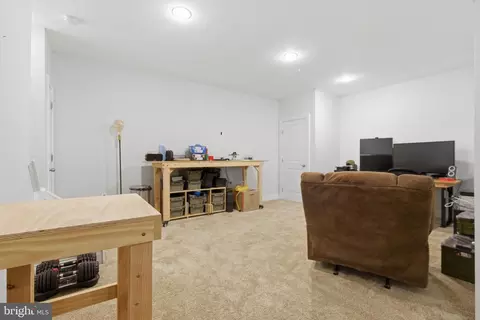 Entry Way - 7717 Colonial Beach Rd, Pasadena, MD 21122 photo 5 of 6