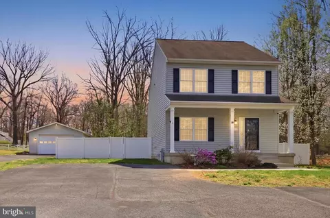 Exterior - 7717 Colonial Beach Rd, Pasadena, MD 21122 photo 5 of 11
