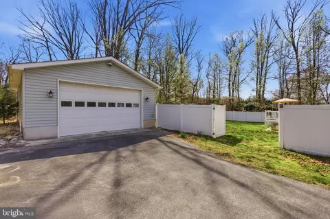 Exterior - 7717 Colonial Beach Rd, Pasadena, MD 21122 photo 1 of 11