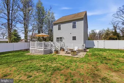 Exterior - 7717 Colonial Beach Rd, Pasadena, MD 21122 photo 3 of 11