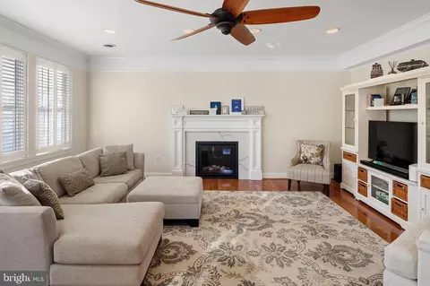 Living - 1535 Ridgely Dr, Edgewater, MD 21037 photo 2 of 2