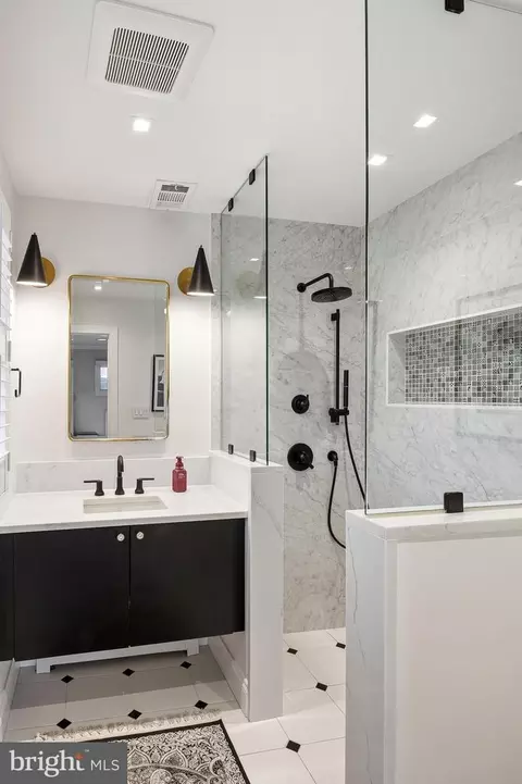 Bath - 1535 Ridgely Dr, Edgewater, MD 21037 photo 4 of 6