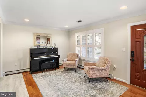 Entry Way - 1535 Ridgely Dr, Edgewater, MD 21037 photo 2 of 3
