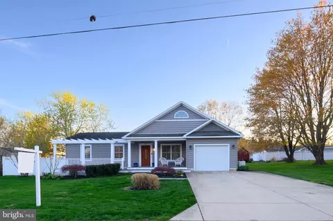 1535 Ridgely Dr, Edgewater, MD 21037