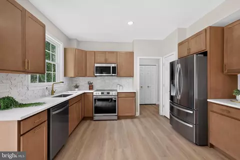 2907 Middle Bridge Ct, Crofton, MD 21114 photo 9
