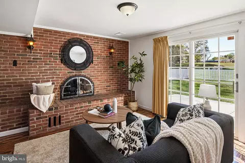 Living - 982 Fall Circle Way, Gambrills, MD 21054 photo 4 of 4