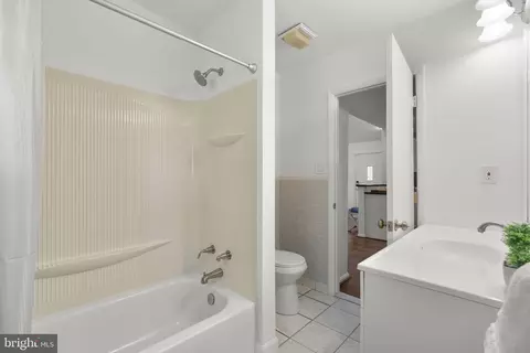 Bath - 25 Leeland Rd, Edgewater, MD 21037 photo 5 of 6