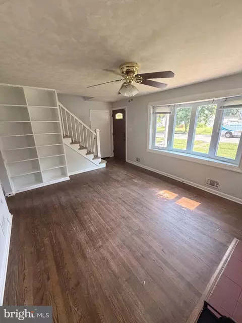Living - 110 W 11th Ave, Brooklyn, MD 21225 photo 2 of 4
