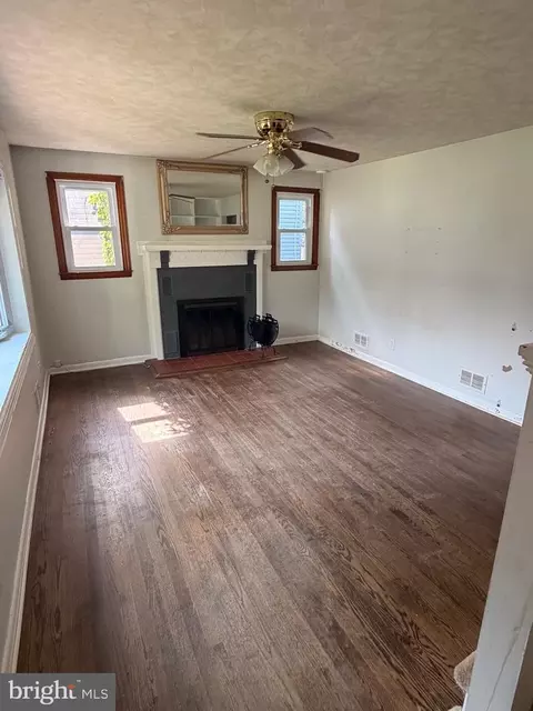 Living - 110 W 11th Ave, Brooklyn, MD 21225 photo 1 of 4