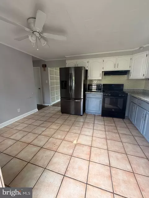 Kitchen - 110 W 11th Ave, Brooklyn, MD 21225 photo 2 of 2