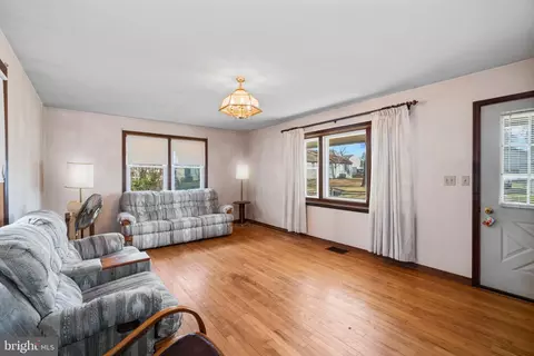 Living - 706 203rd St, Pasadena, MD 21122 photo 1 of 2