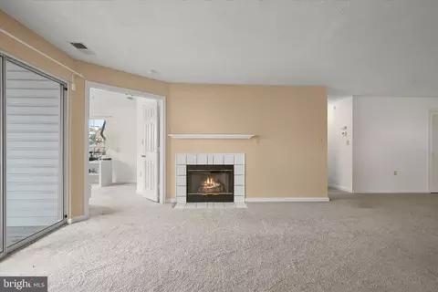 Living - 3553 Floating Leaf Ln #D201, Laurel, MD 20724 photo 3 of 8