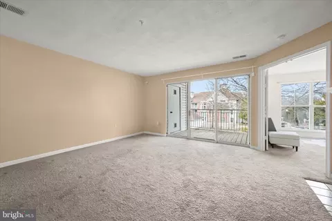 Living - 3553 Floating Leaf Ln #D201, Laurel, MD 20724 photo 4 of 8