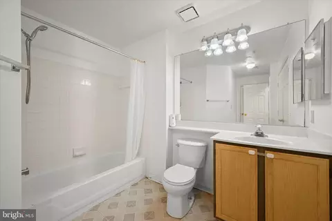 Bath - 3553 Floating Leaf Ln #D201, Laurel, MD 20724 photo 1 of 1